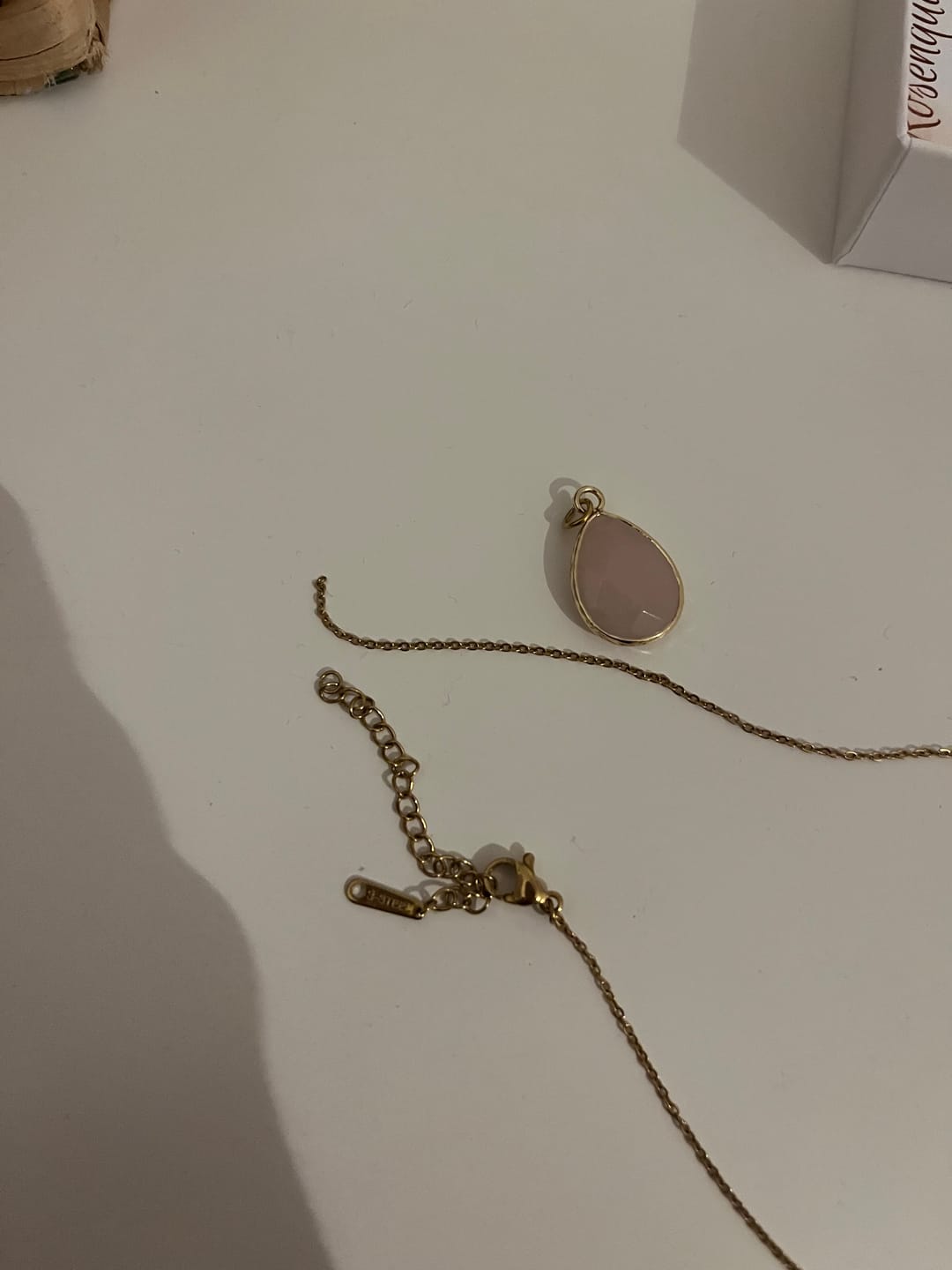 Customer photo review of Rosenquarz Halskette mit 14 K Goldkette