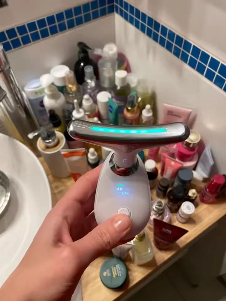 Customer photo review of 7-Color Beauty Device for Face and Neck