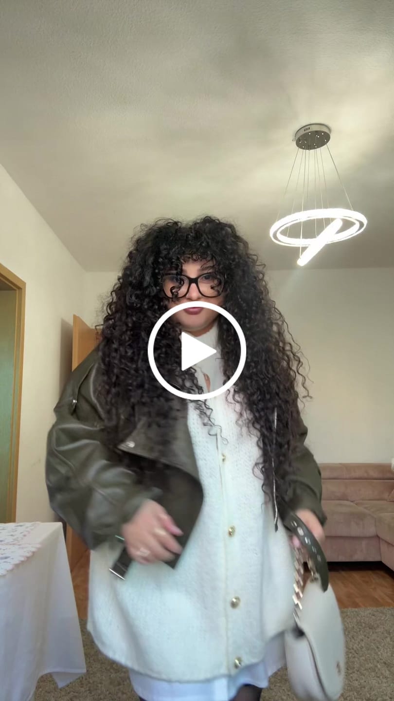 Customer video review of Oversize Kunstleder Jacke