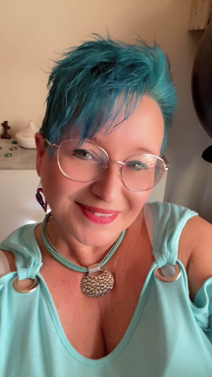 Customer photo review of Mattie Turquoise - Vegan Semi-Permanent Direct Dye Hair Color Cream 210 ml