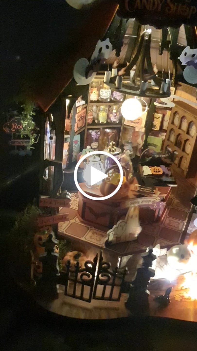 Customer video review of Rolife Haunted Candy House – DIY Miniaturhaus für Halloween