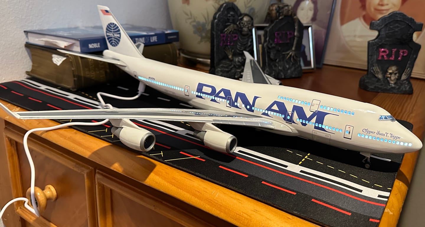 Customer photo review of Pan Am Boeing 747 LED Airplane Model 1:150 | Resin Aircraft with Rechargeable Lights | 47cm