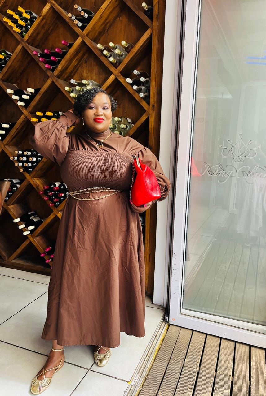 Customer photo review of ERA Oversized Kisslock Chain Bag – Red