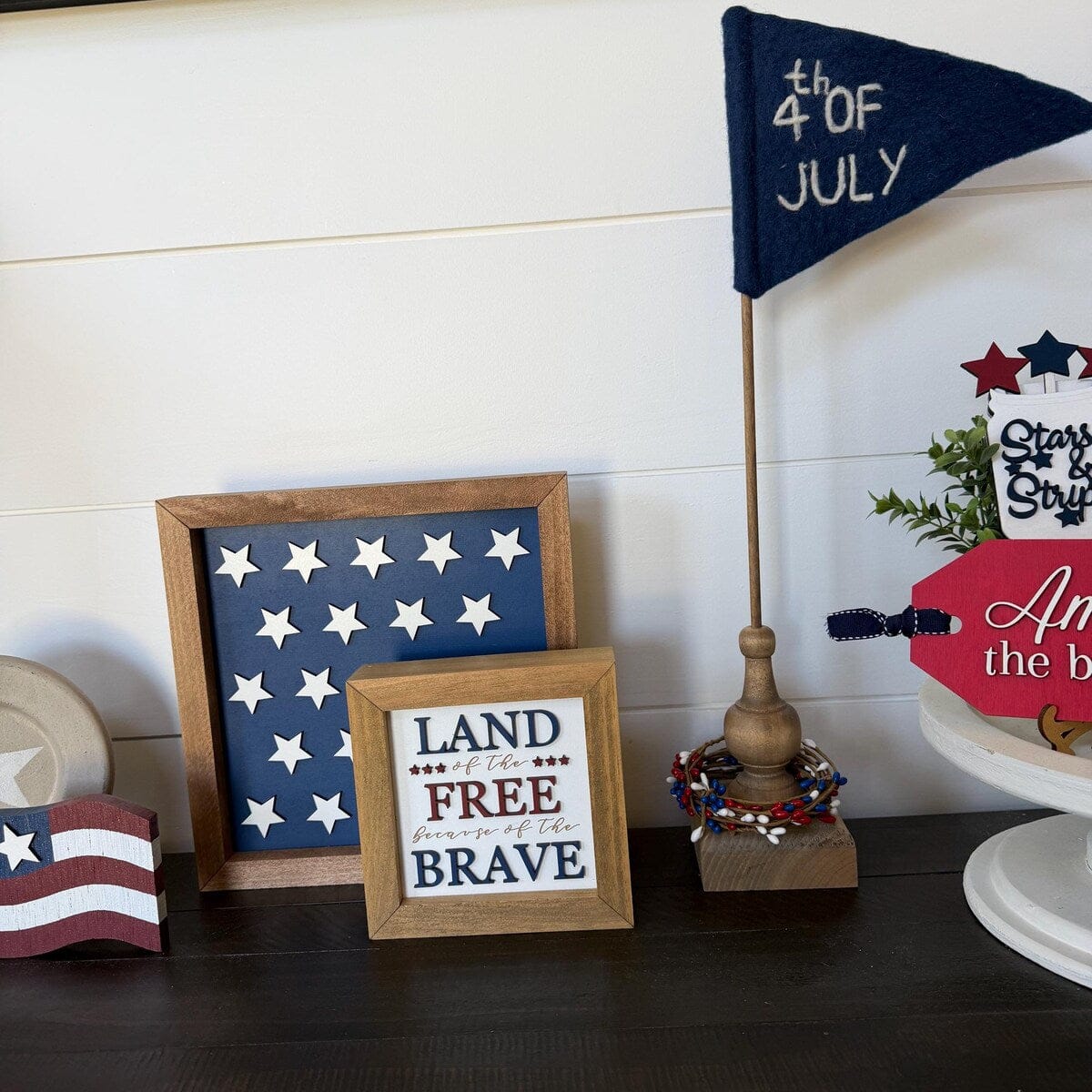 Customer photo review of Large Star Pattern Framed 4th of July Wooden Sign