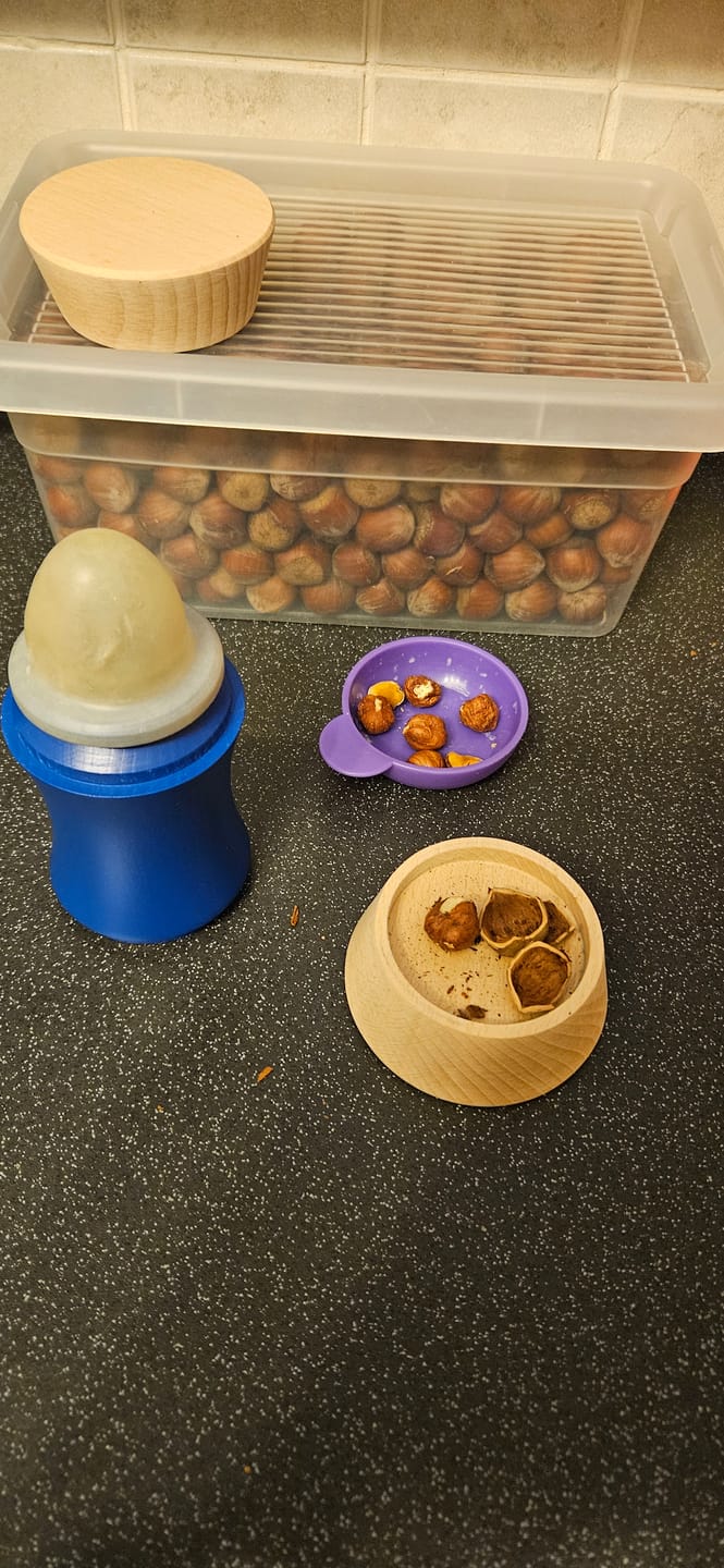 Customer photo review of Le casse-noix et casse-noisette TOHA