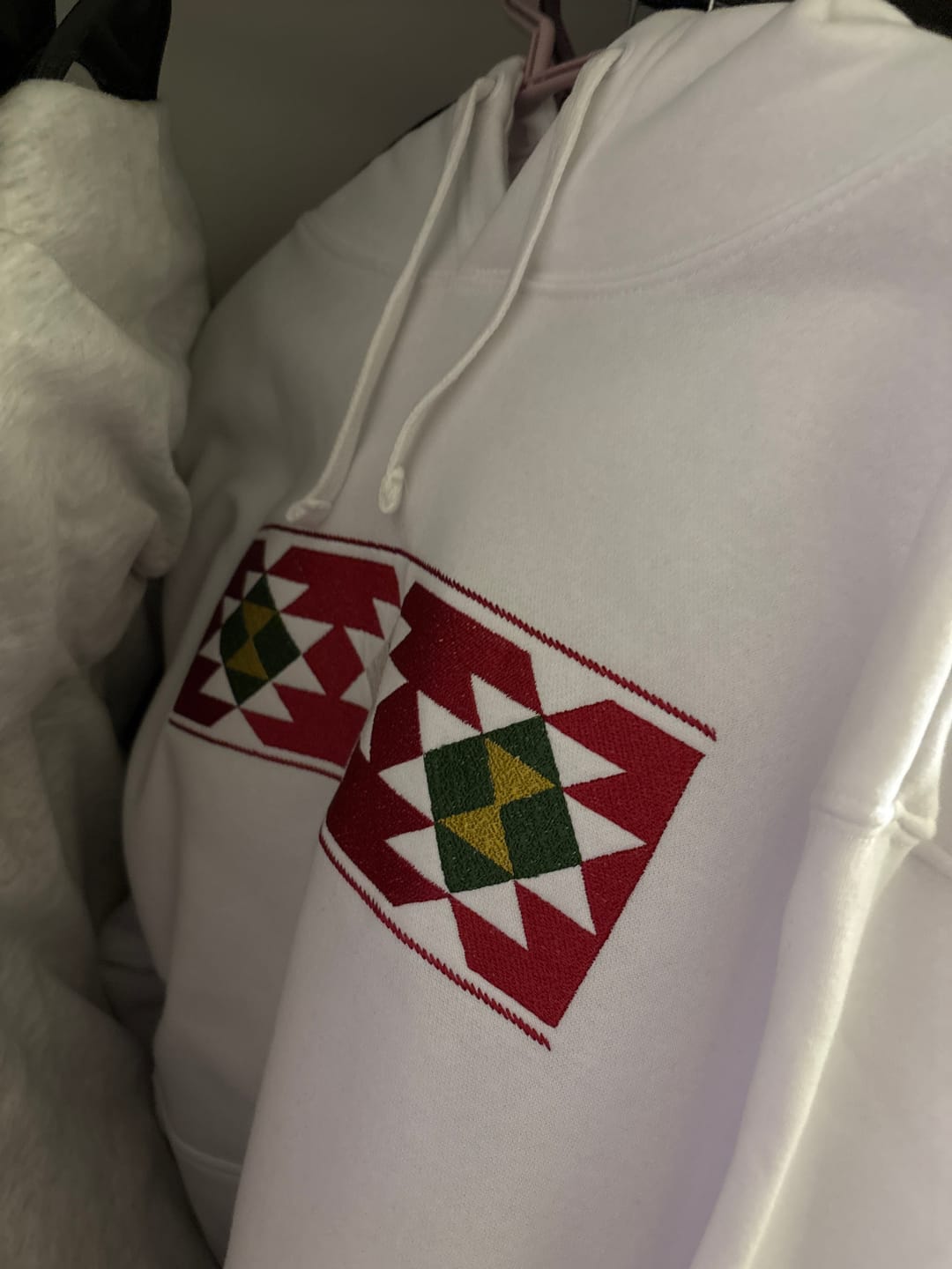 Customer photo review of Мъжка блуза с качулка "Род"