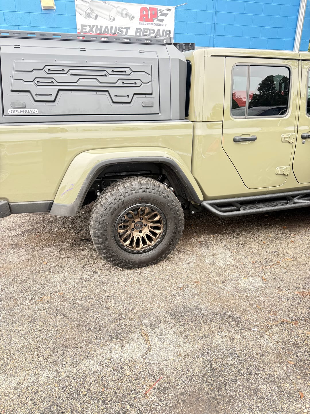Customer photo review of OPENROAD Aluminum Truck Cap for Jeep Gladiator (2019-2026)