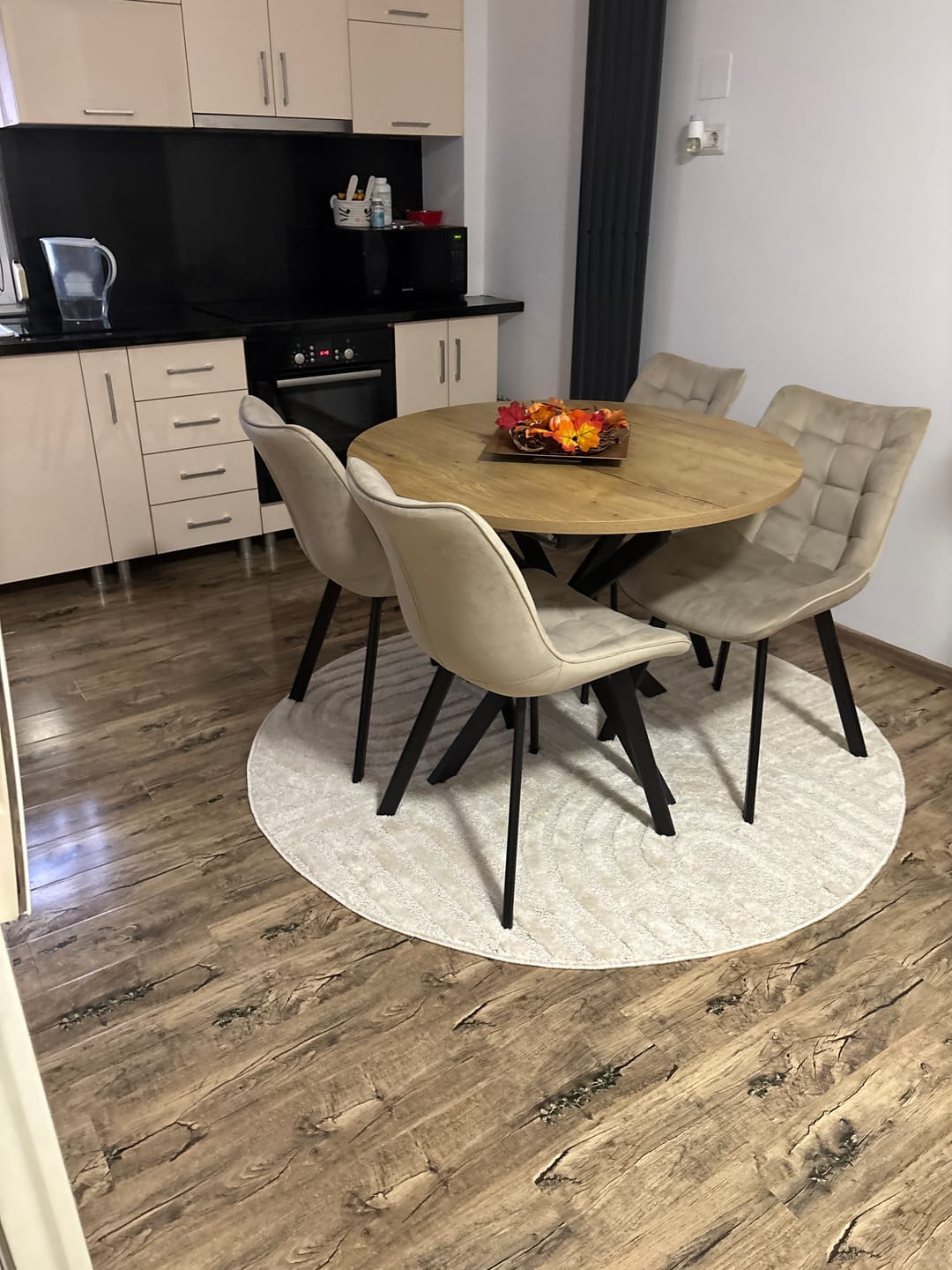 Customer photo review of Masa extensibila pentru sufragerie GASTON, stejar/negru, 100/135x100x75 cm