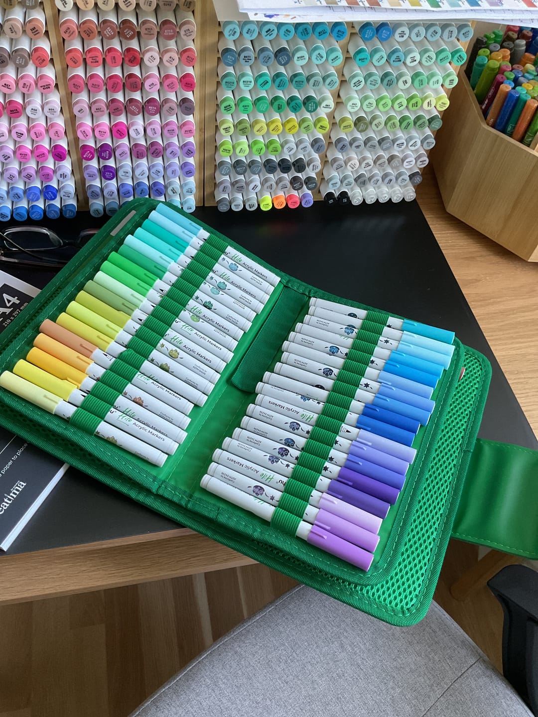 Customer photo review of Ohuhu Wai Momi Acrylic Gel Pens