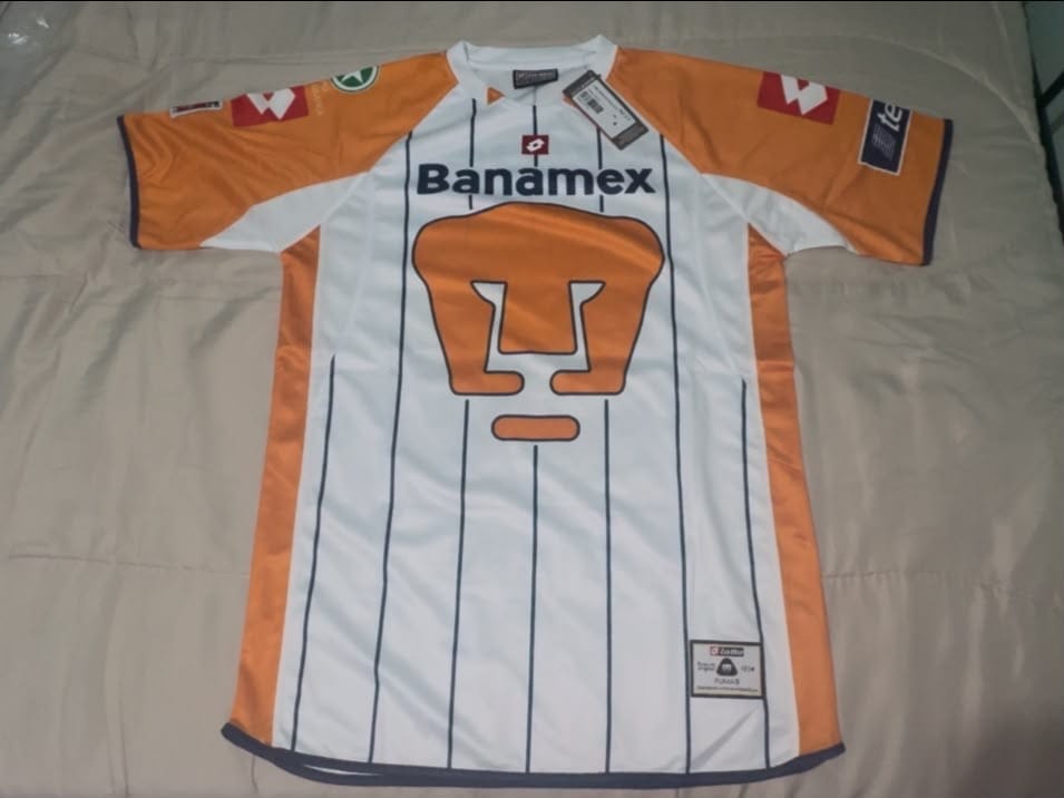 Foto de cliente con Pumas UNAM 2003/04 Local