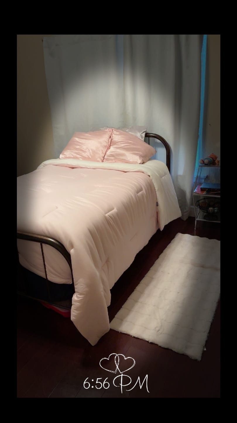 Customer photo review of MarshMellow Comforter