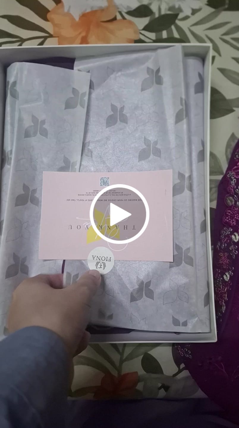 Customer video review of Iris