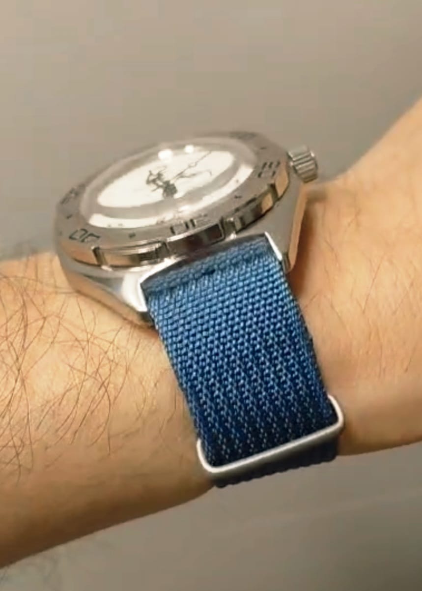 Customer photo review of Correa Nato Dando La Hora Azul