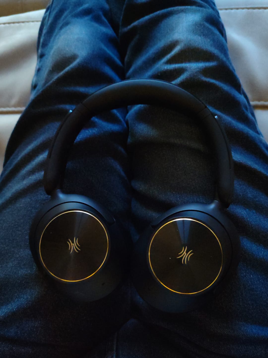 Customer photo review of Focus A6 - ANC Wireless Bluetooth 6.0 Headphones, 48dB Hybrid Active Noise Cancelling, Over Ear, Hi-Res Audio, LDAC, Built-in Mic, APP Control - Perfect for Commuting, Work, Travel, and Immersive Music Lovers