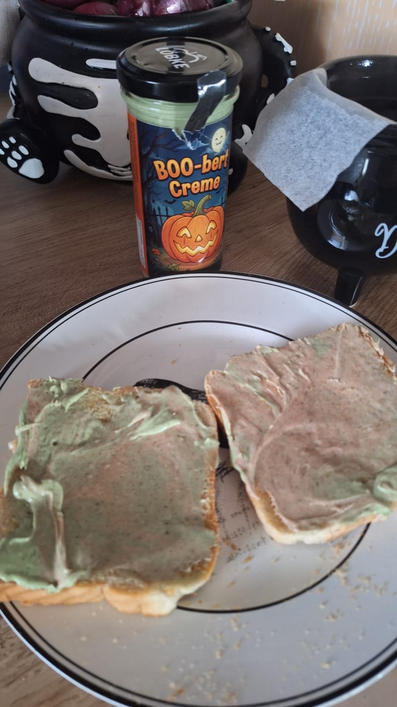 Customer photo review of BOO-bert Halloween-Creme – Weiße Schokoladencreme mit Gewürzen