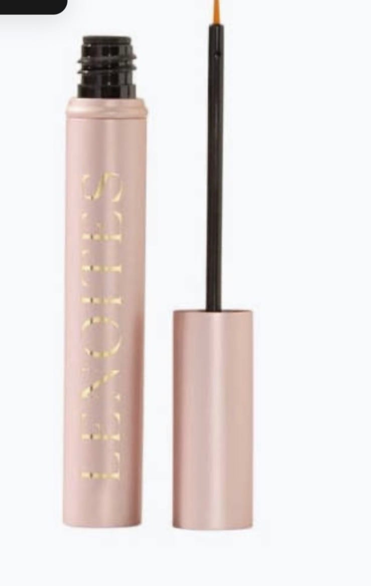 Customer photo review of Eyelash Growth Serum