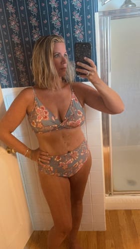 Customer photo review of Emoswim - V-Neck High Waist Bikini