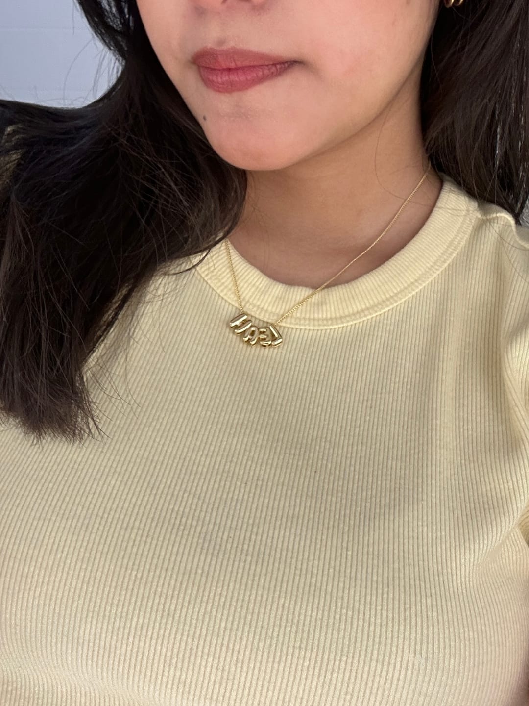 Customer photo review of Personaliza Tu Collar Con Inicial Mini Bubble Dorado