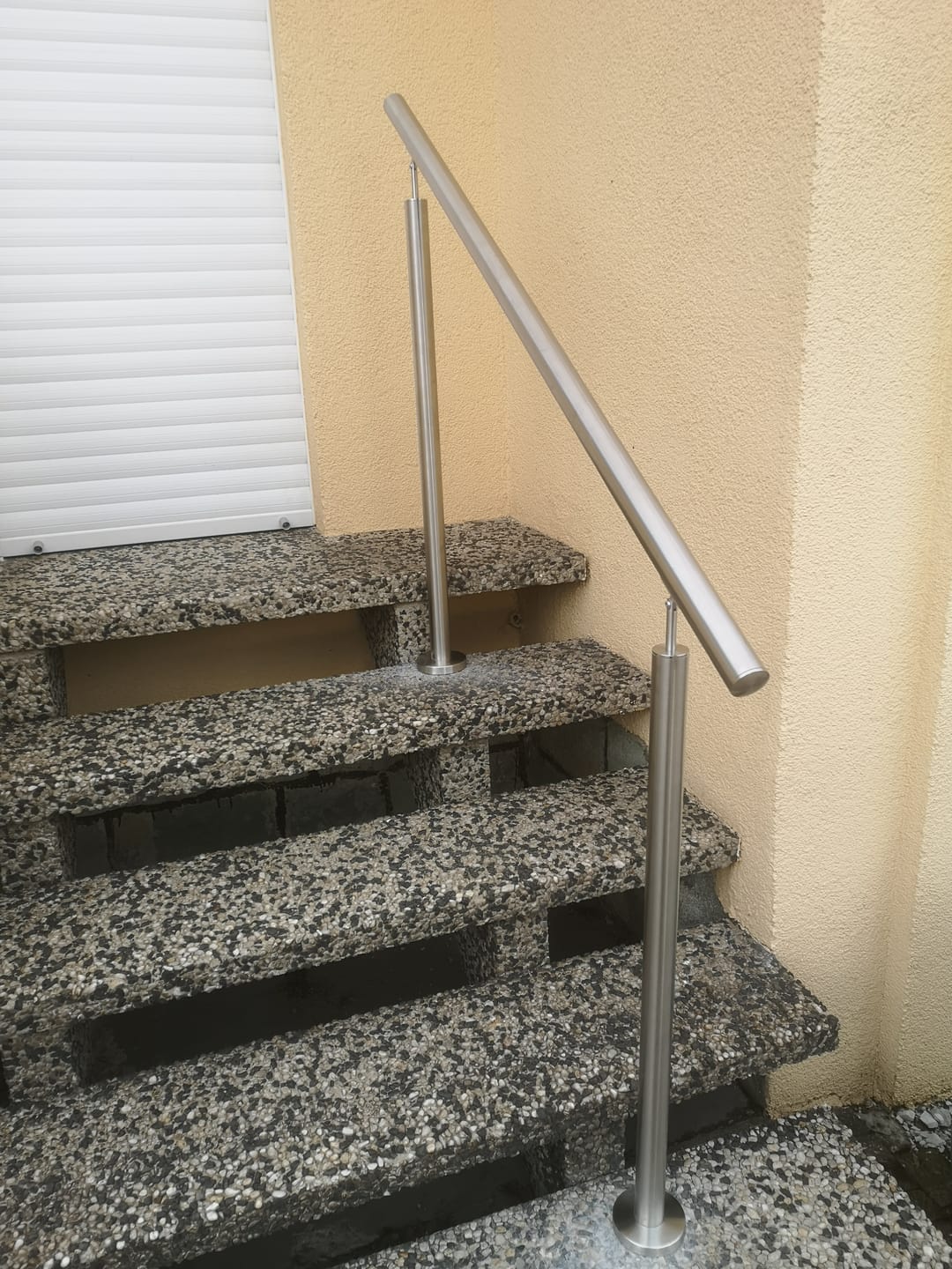 Customer photo review of Freistehender Edelstahl Handlauf zur Bodenmontage – Winkelverstellbar