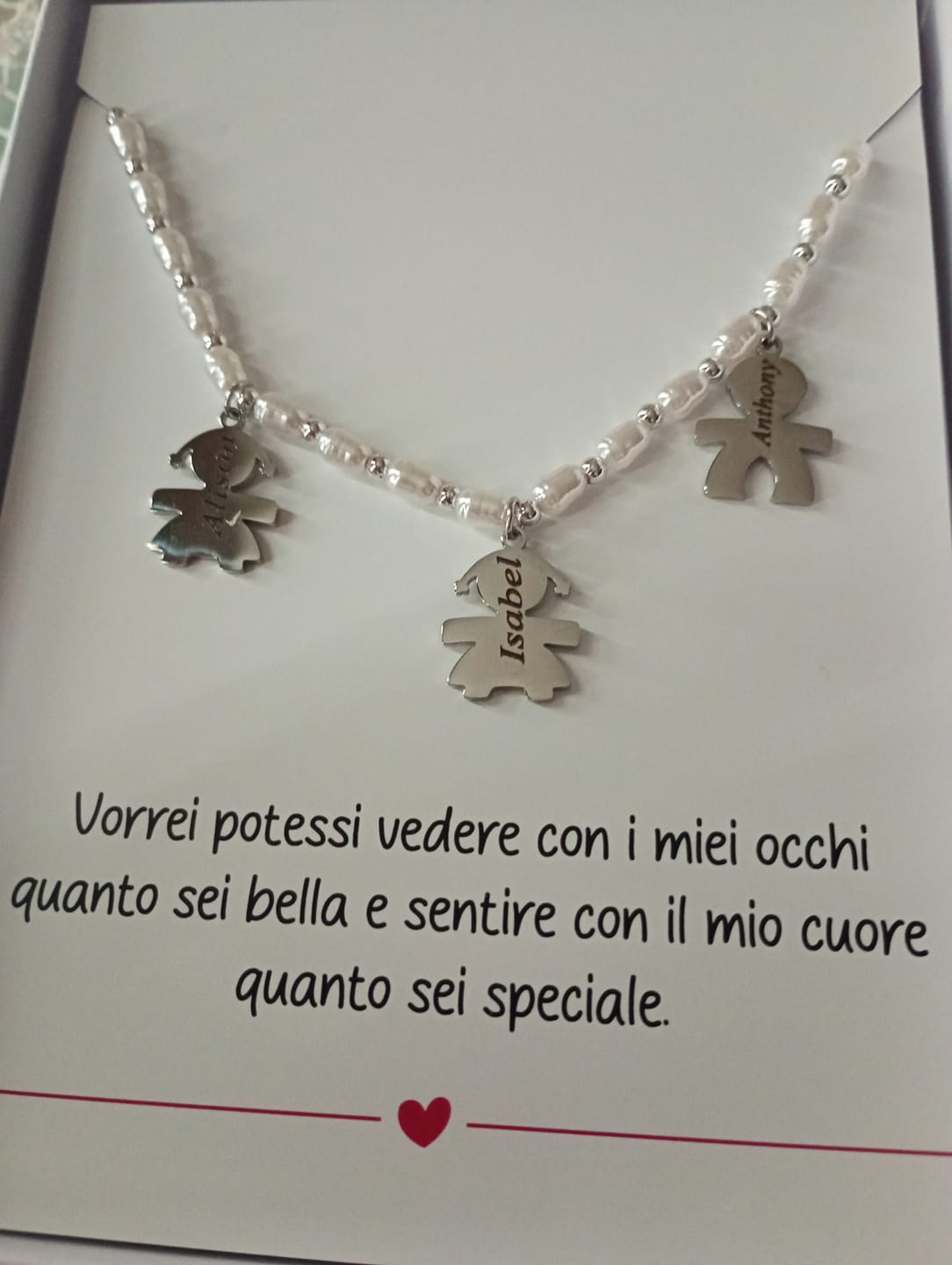 Customer photo review of Girocollo Family In Perle con ciondoli Bimbo Personalizzati