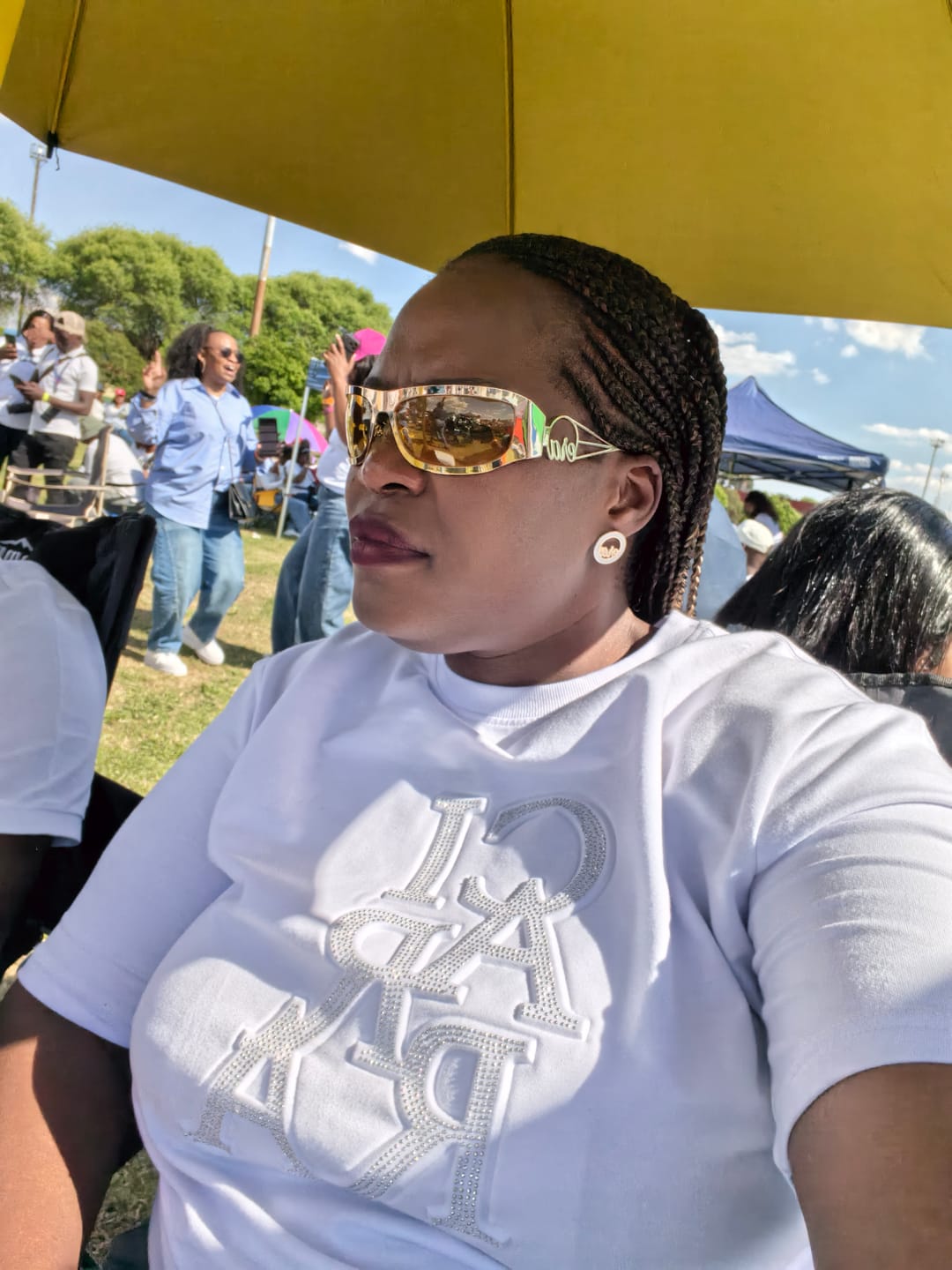 Customer photo review of Era Million Gold Sunglasses
