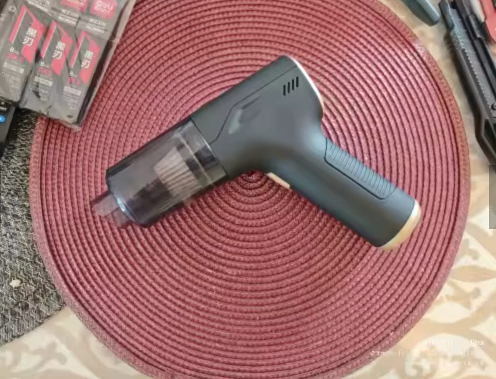 Customer photo review of Nuveo - 2-in-1 Compact Car Vacuum & Blower
