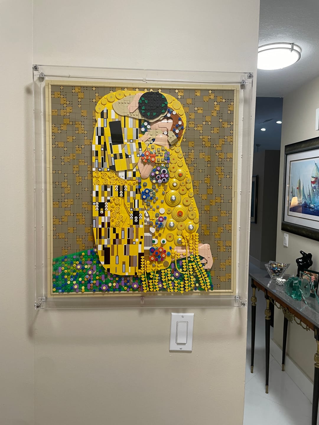 Customer photo review of Wall Mounted Display Case for LEGO® 31221 Gustav Klimt – The Kiss