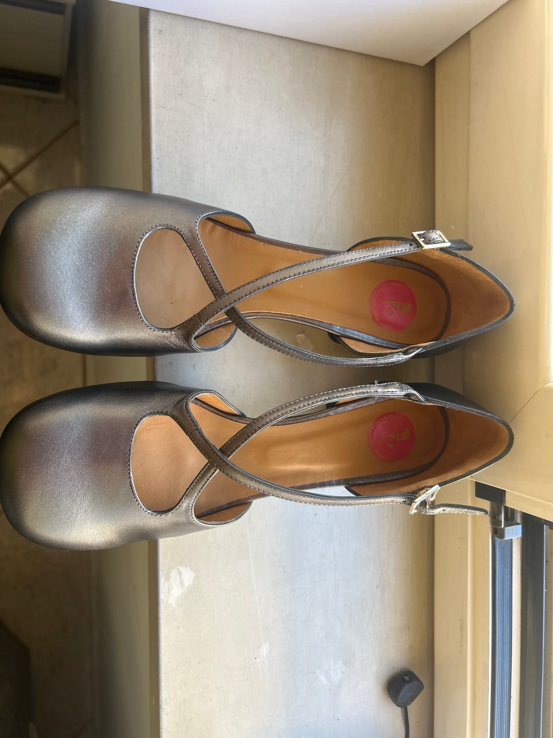 Customer photo review of Zelda Antra scarpa bassa d'orsay in nappa antracite metallizzata tacco 3.5 lagattaconglistivali