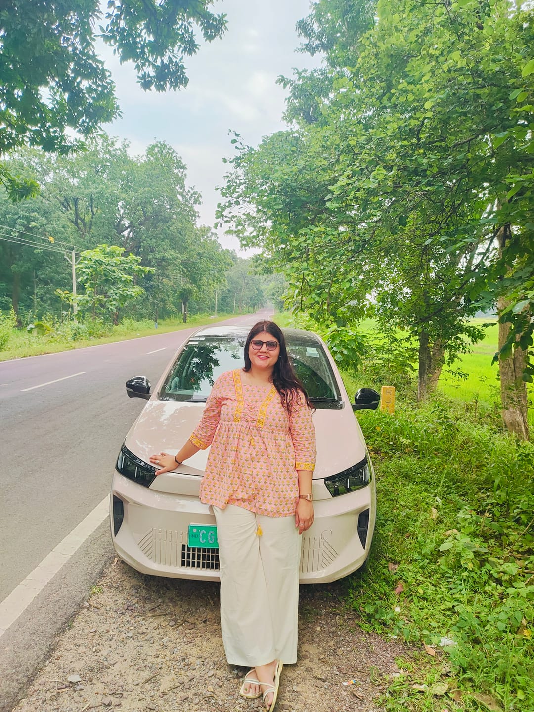 Customer photo review of Women Ecru Airy Linen Wide Leg Pant