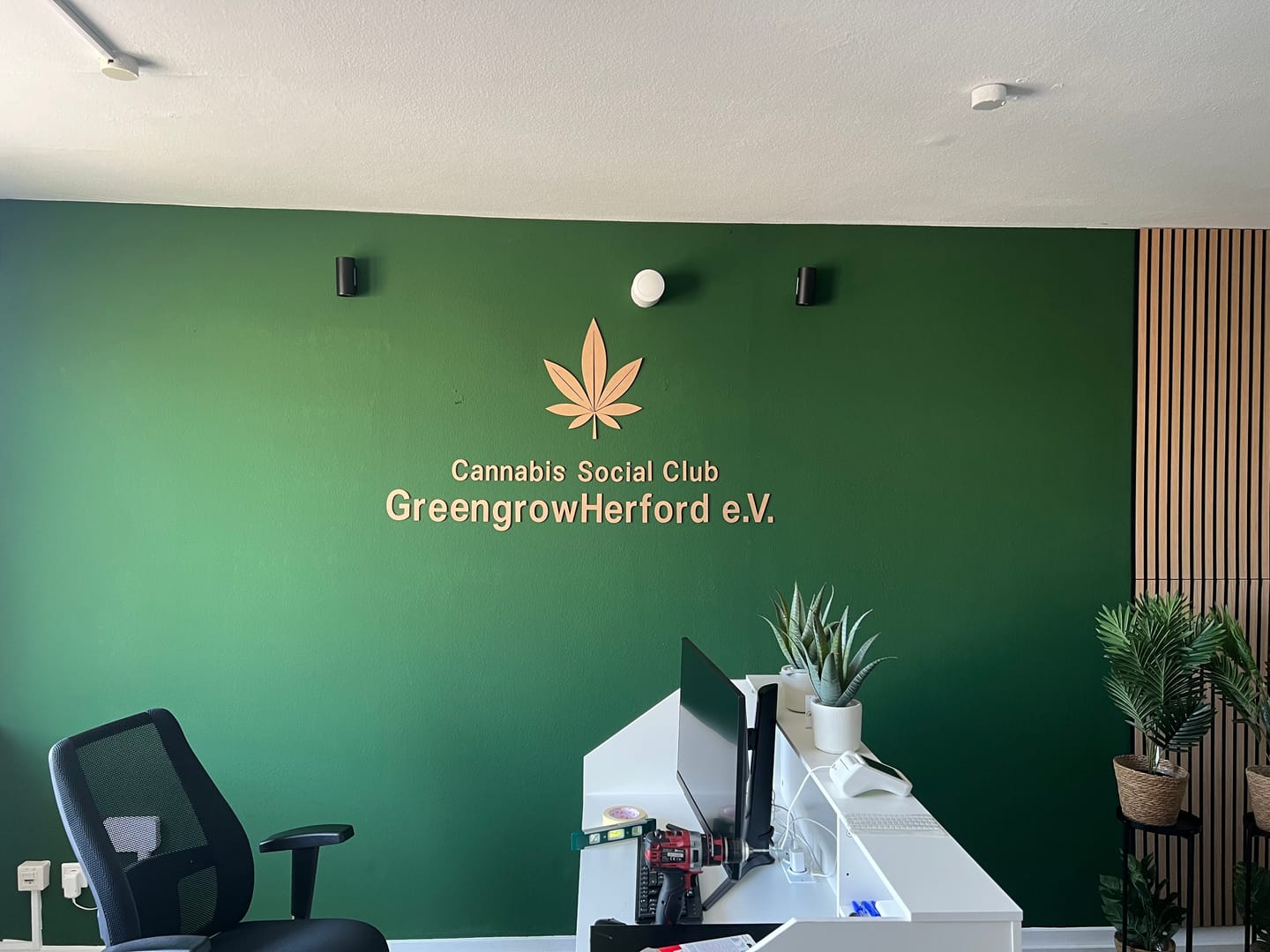 Customer photo review of 3D Logo Kamil Greengrowherford e.V.