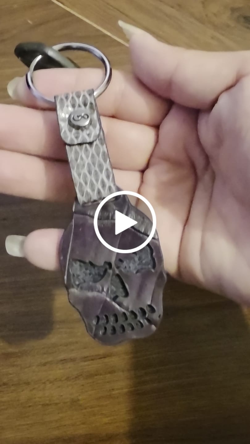 Customer video review of Llavero "The Cult" - Billionaire Smoky Pearl