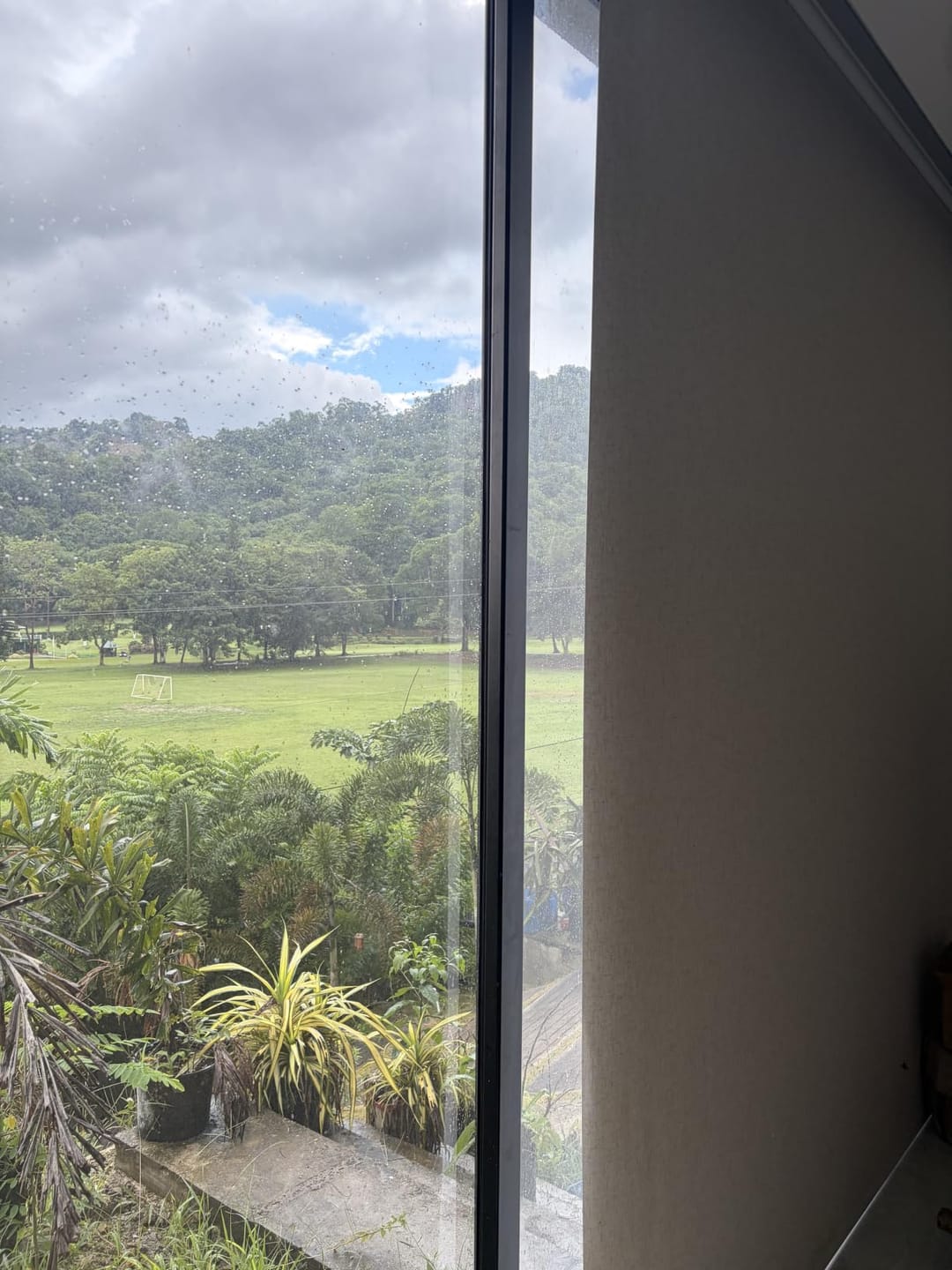 Customer photo review of Bringnox Motorized Roller Shades 100% Blackout Linen