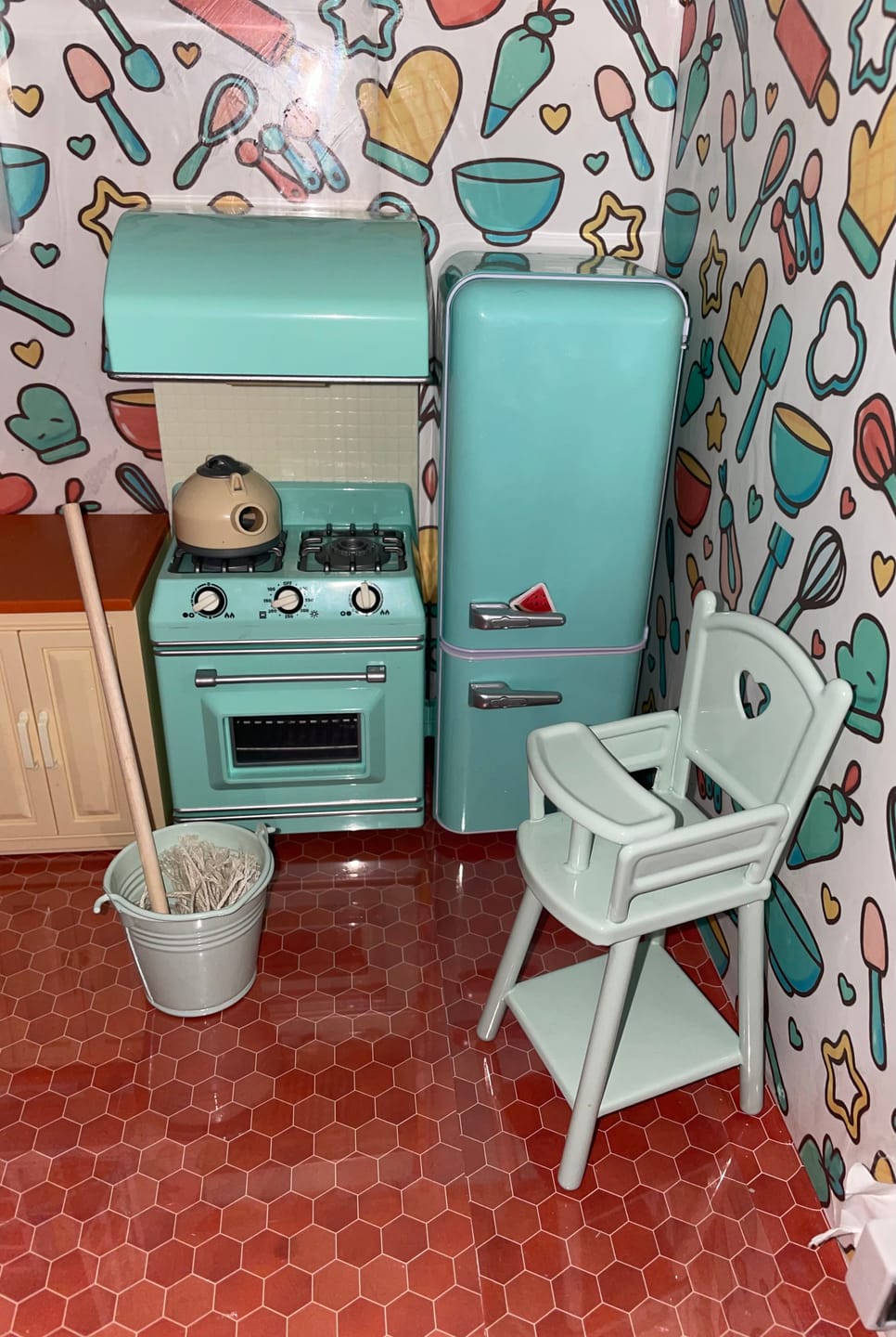 Customer photo review of Baby Chair Dollhouse-Green 1/6 Scale for 1/12 Dolls Dollhouse Miniature