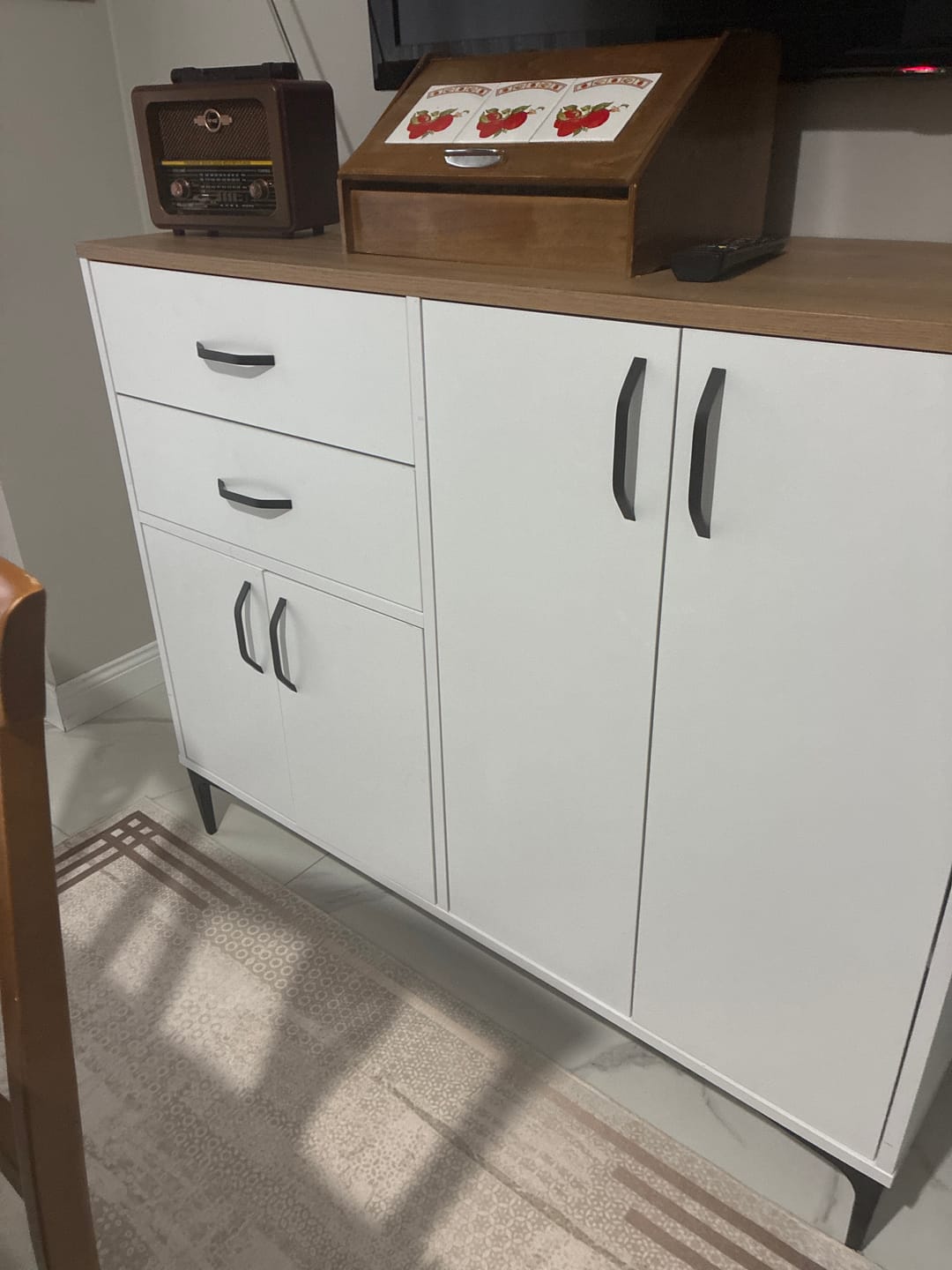 Customer photo review of Rani JE210 Kahve Köşesi Çok Amaçlı Dolap 4 Kapaklı 2 Çekmeceli Kiler Mutfak Dolabı Beyaz - Sepet Ceviz