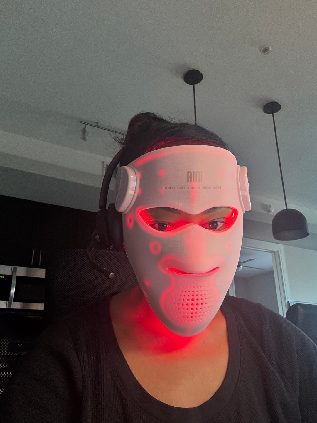 Customer photo review of INIA GLOW 4D 940nm Dual NIR Wireless LED Mask