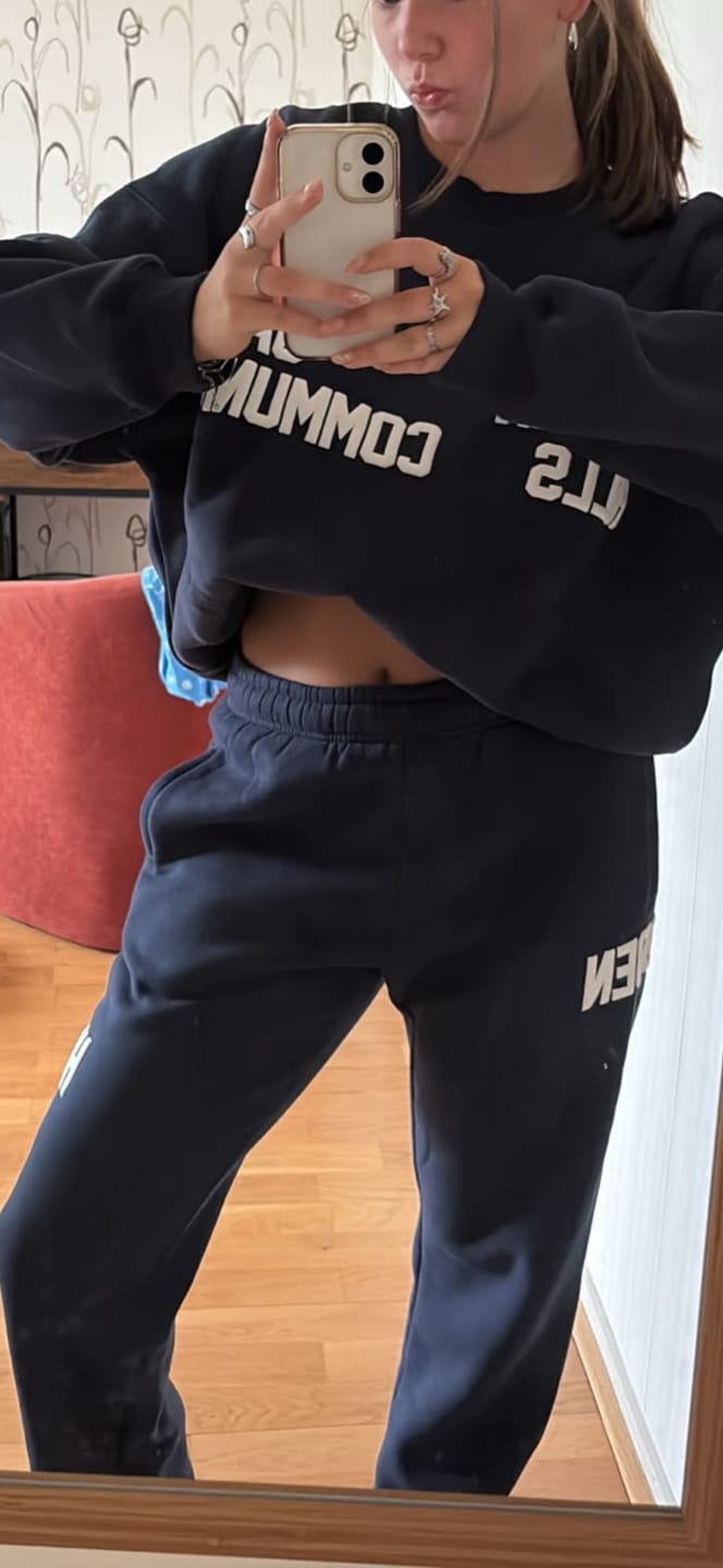 Customer photo review of GATED COMMUNITY SWEATER NAVY