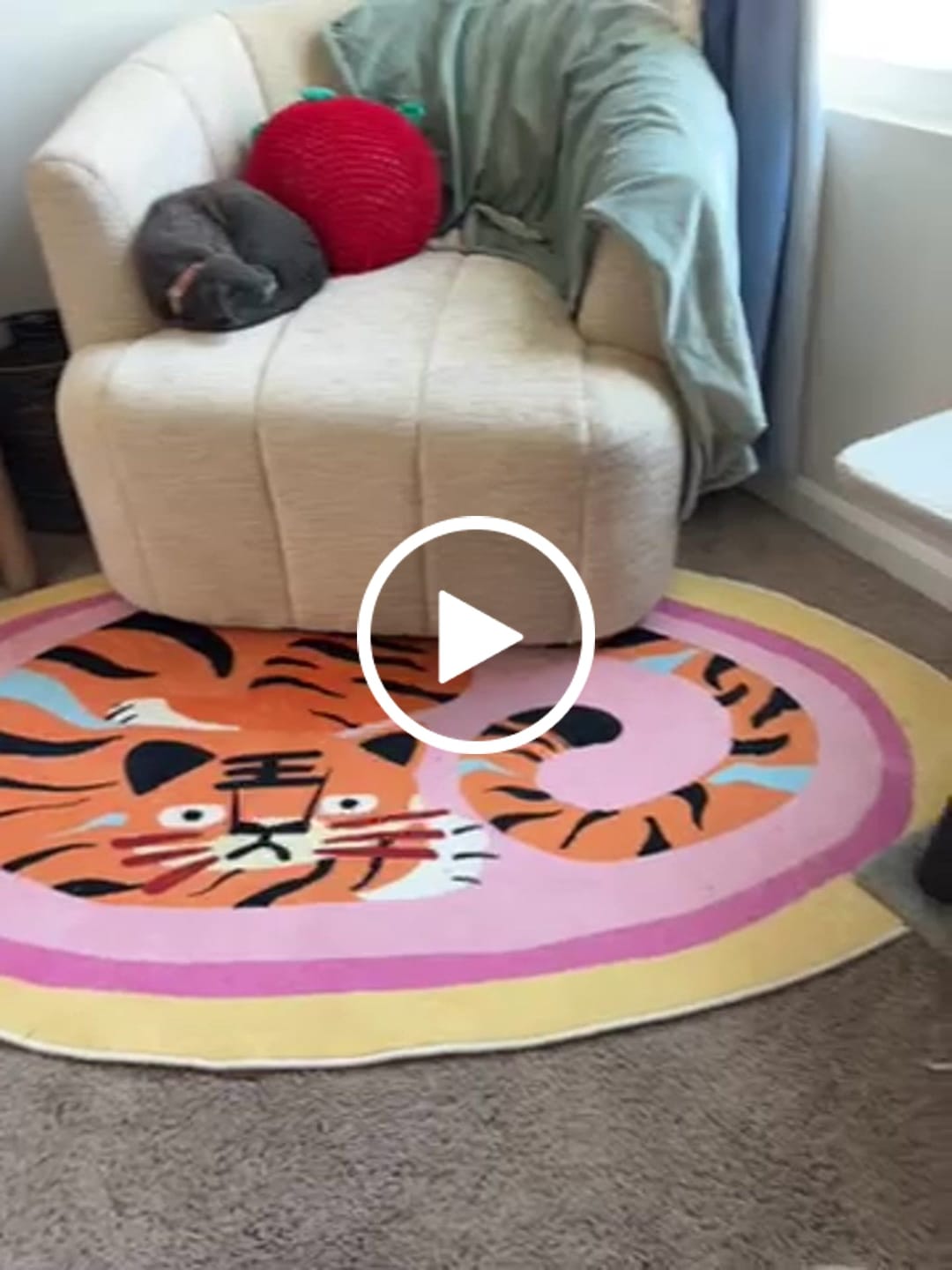 Customer video review of Oval Tiger Area Rug by Lu Yang