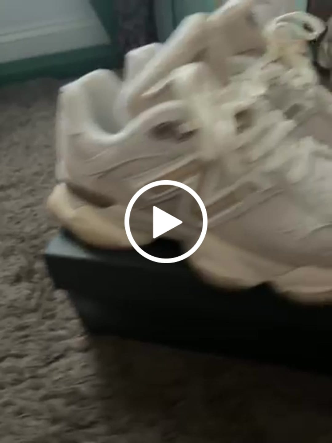 Customer video review of New Balance 9060 | Bisque Sea Salt