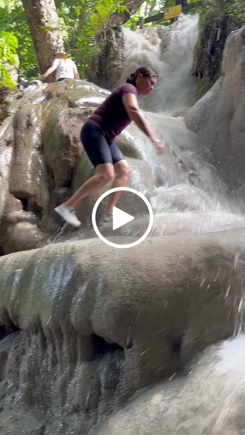 Customer video review of Women's Xdrain Crew