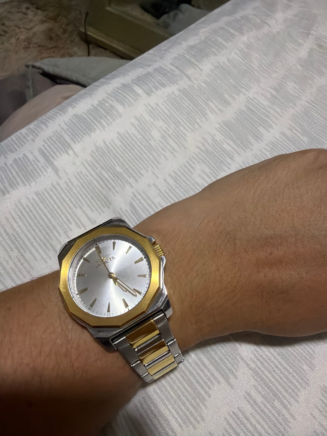 Customer photo review of Reloj Para Mujer Invicta Speedway Lady 49088 - Acero, Oro