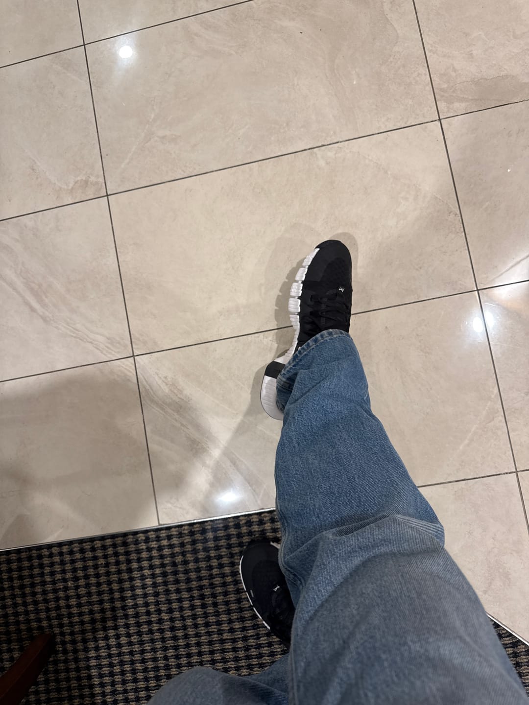 Customer photo review of Basement - Sneaker Mystery Box