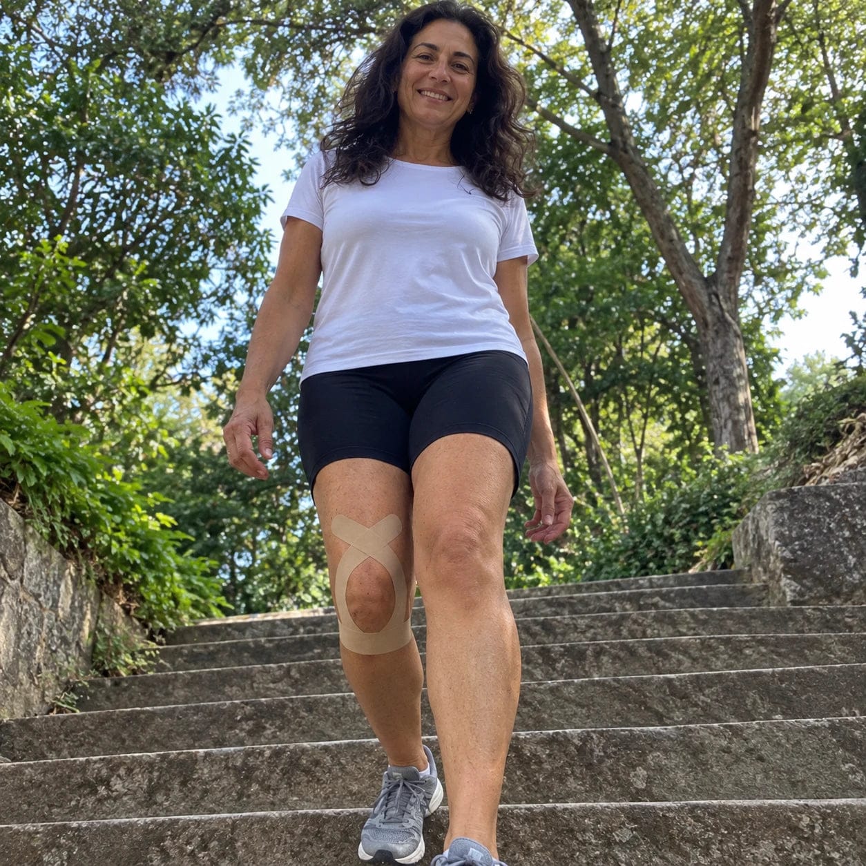Customer photo review of APRIS Relief-Cut™ Knee Tape