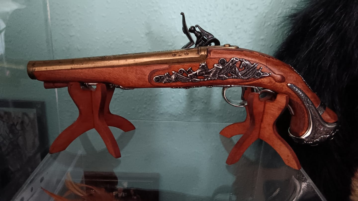 Customer photo review of Pistol Stand (Small)