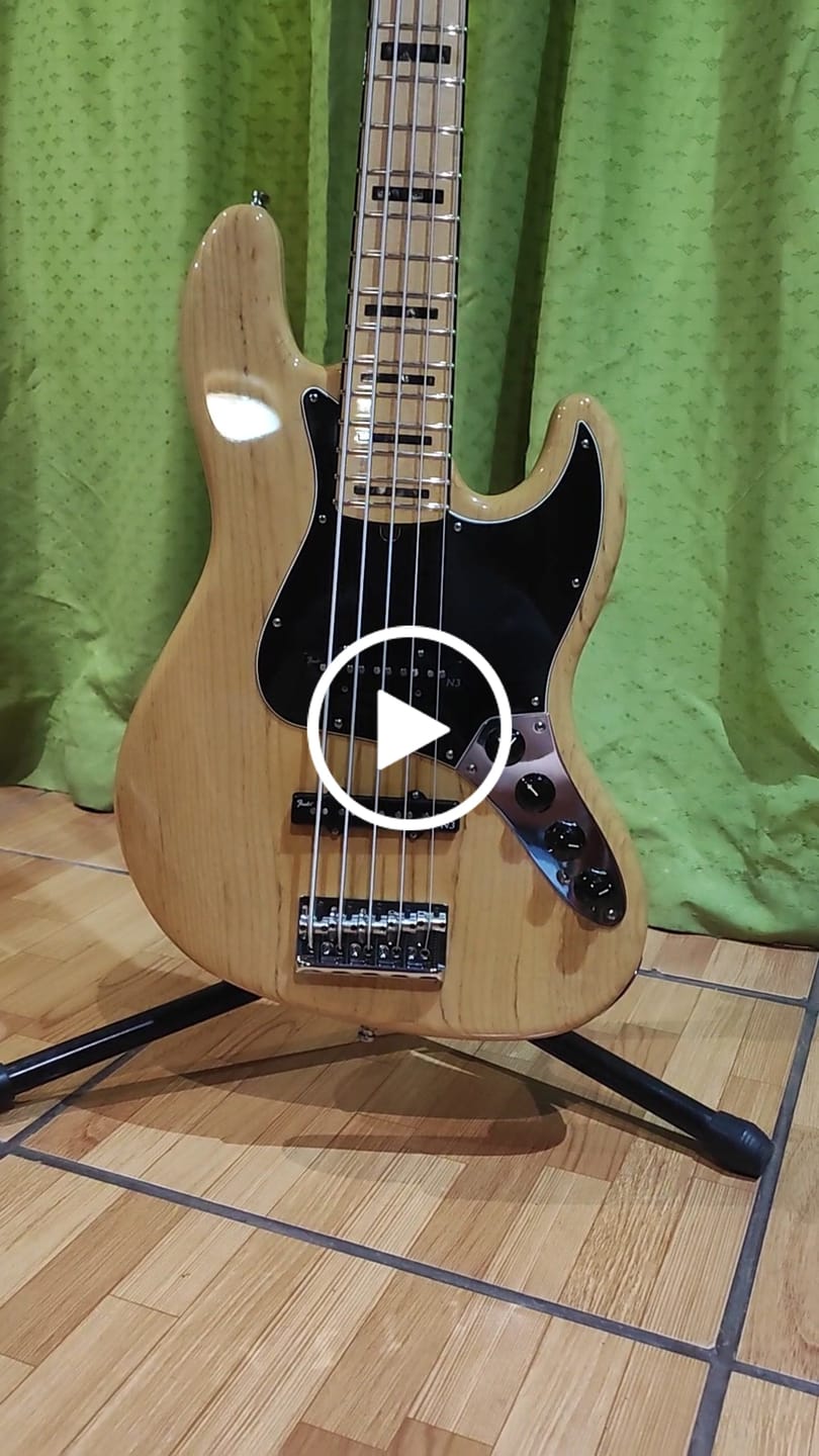 Customer video review of Fender Jazz Bass 5 American Deluxe Vintage Natural 2013