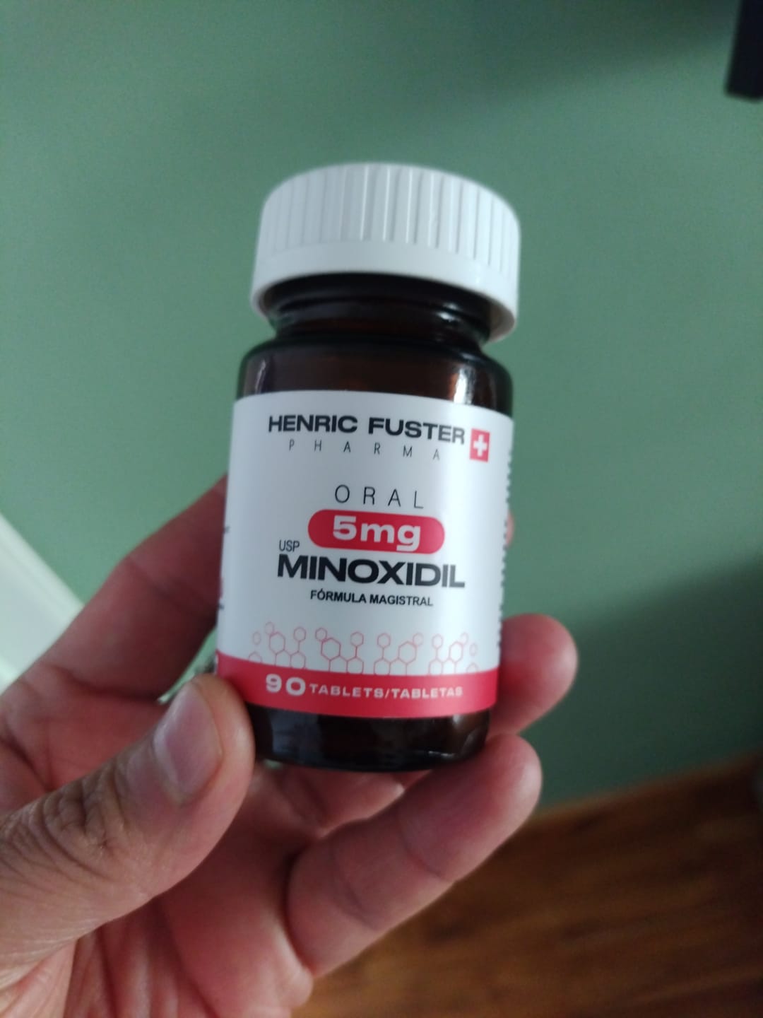 Customer photo review of Minoxidil 5 mg con 90 tabletas para 3 meses de tratamiento