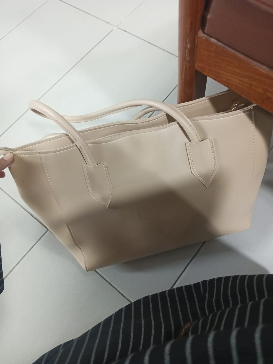 Customer photo review of Carla Shoulder Tote Beige  (Zip Closure)