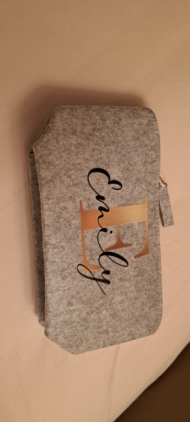 Customer photo review of Initiale - Individuelle Kosmetiktasche Filz