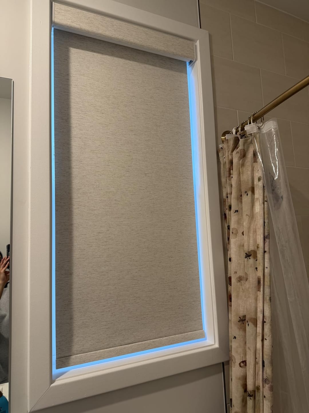 Customer photo review of Bringnox Motorized Roller Shades 100% Blackout Linen