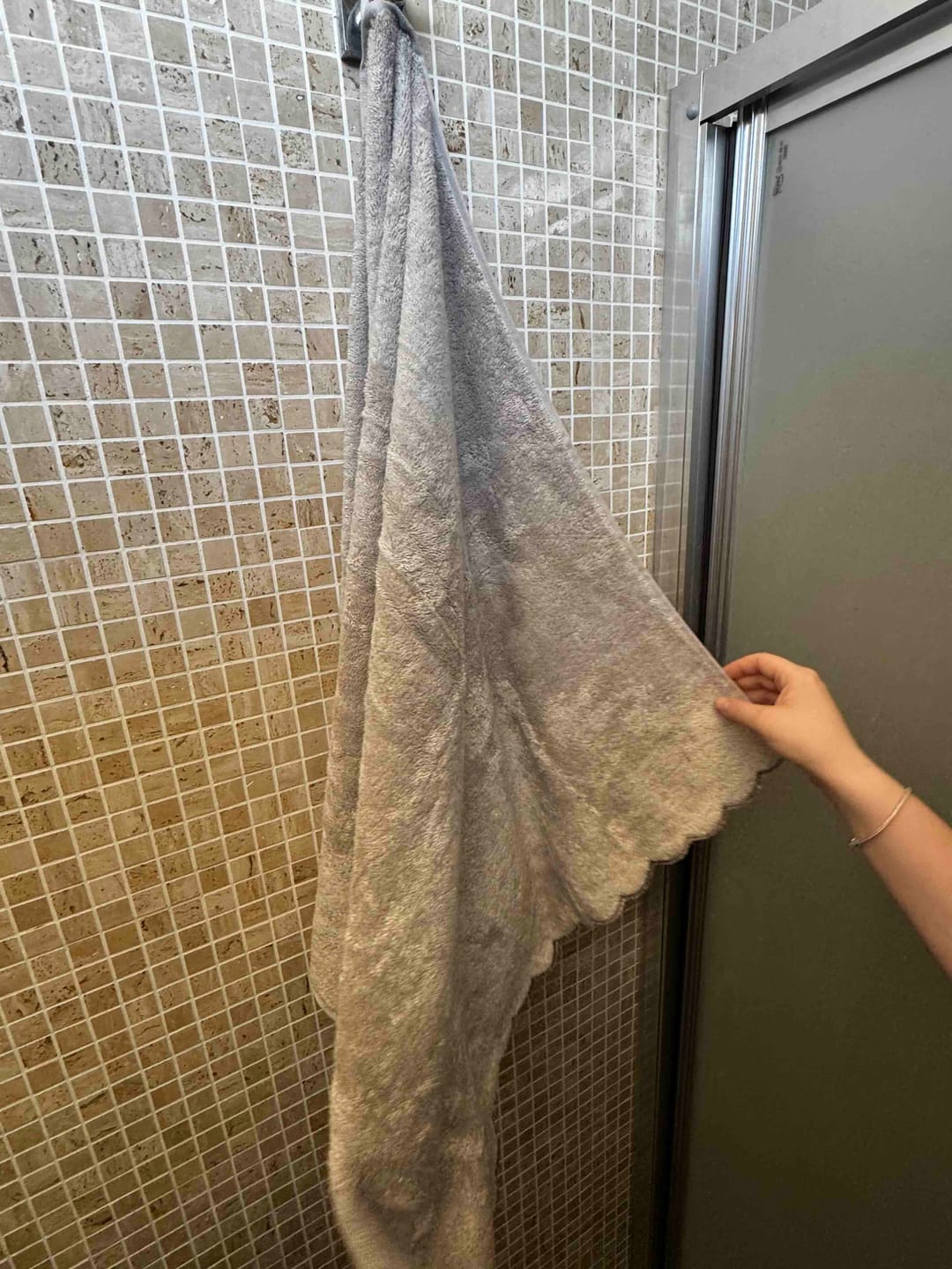 Customer photo review of Lindy Bambu Banyo Havlusu 70x140 cm Cool Gray