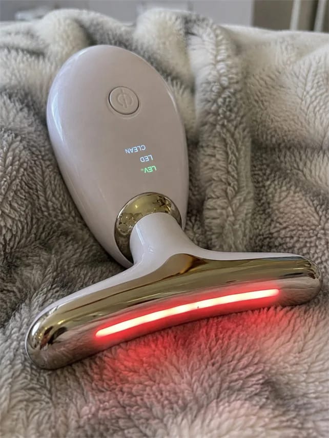 Customer photo review of 7-Color Beauty Device for Face and Neck